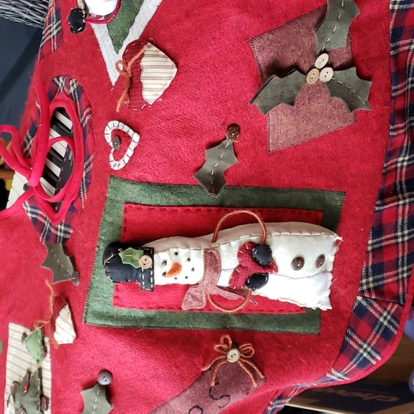 Home Interiors and Gifts | Tree Skirt - Picture 3 of 11